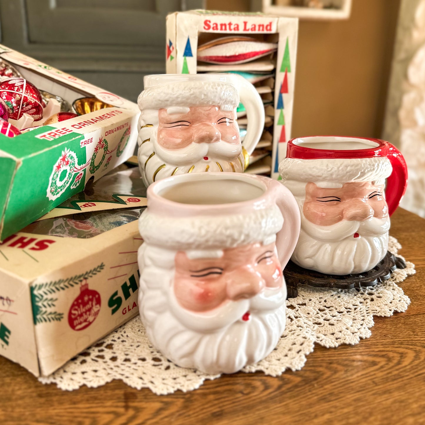 Santa Mug | White/Gold