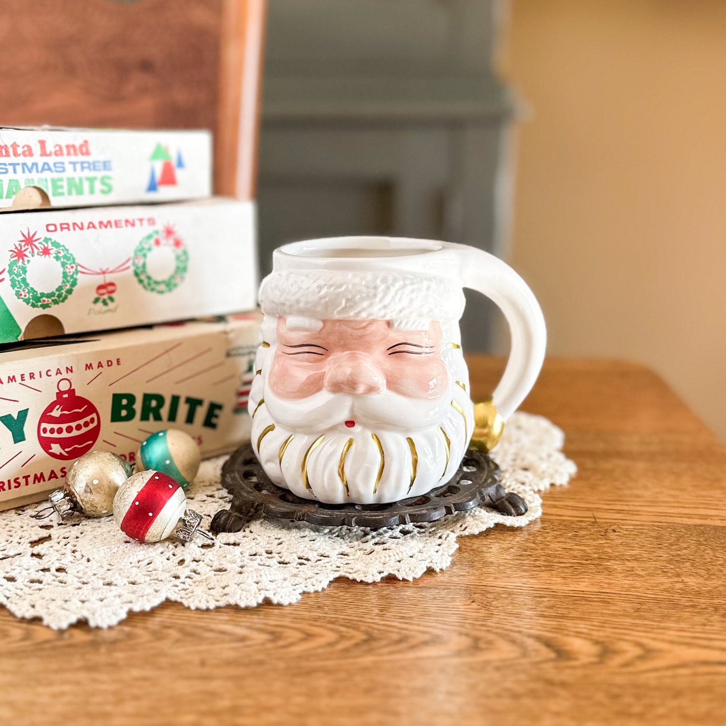 Santa Mug | White/Gold