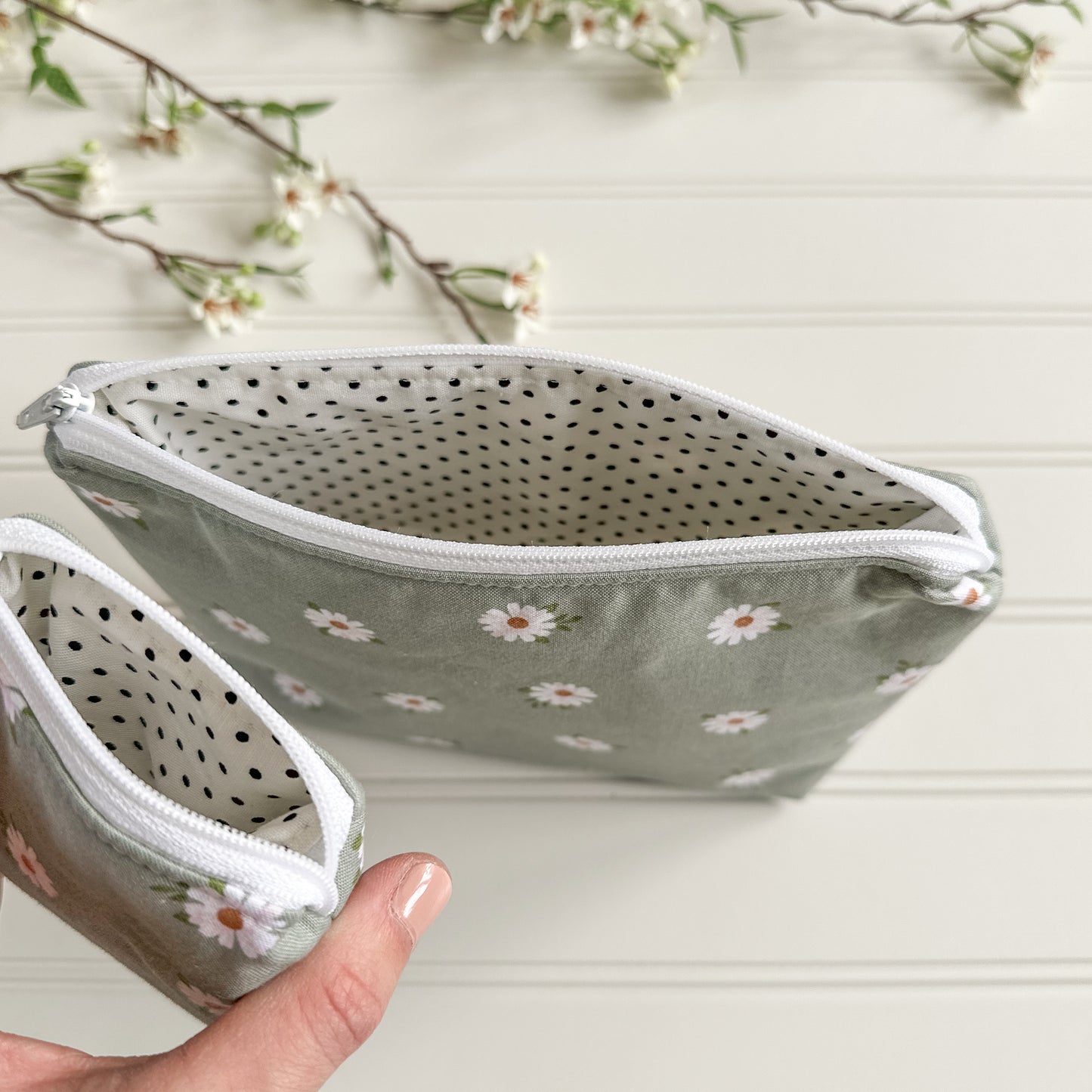 Sage Green Daisy Pouch Set | Small and Medium