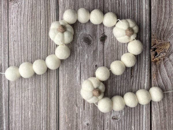 White Pumpkin Felt Garland | 2 Sizes