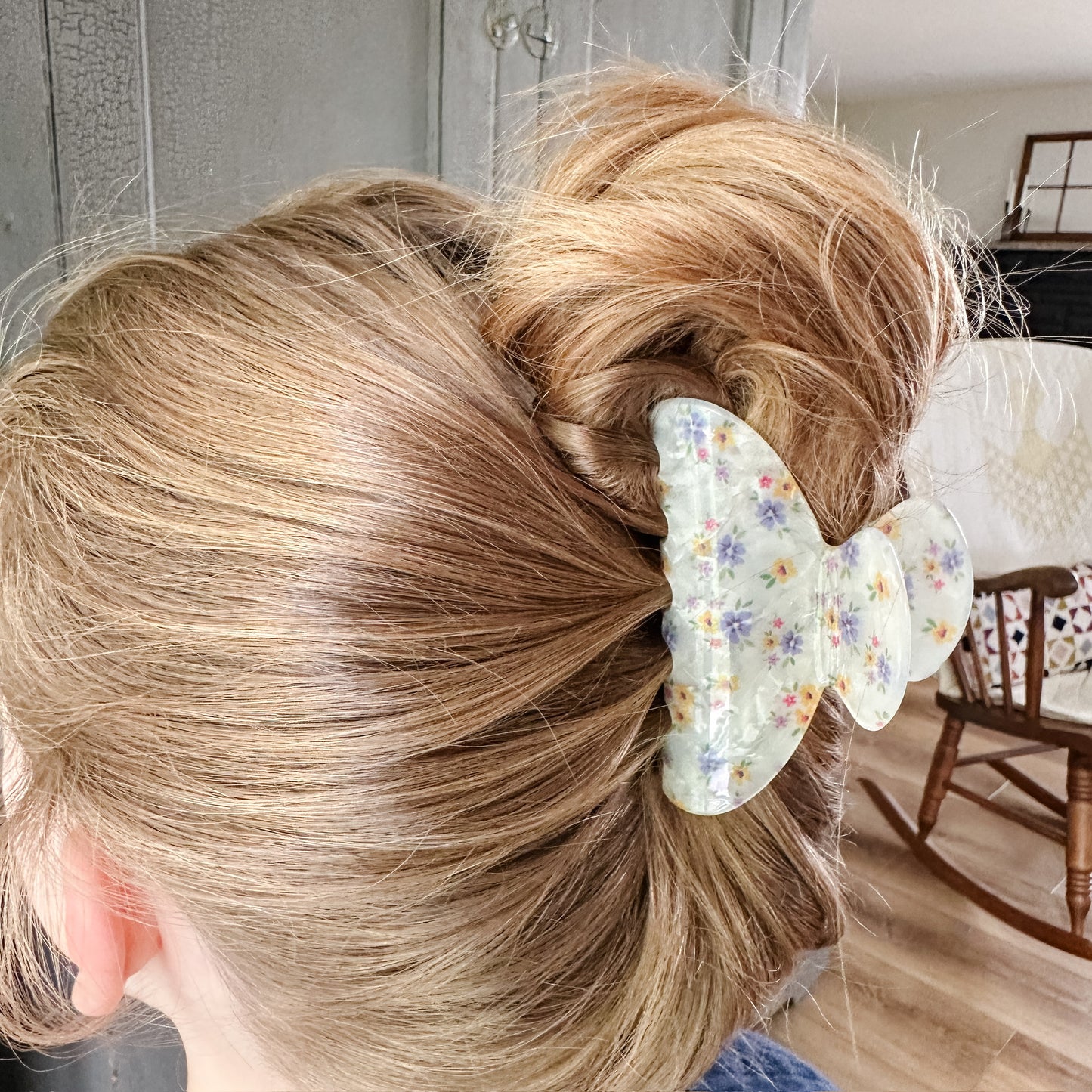 Vintage Dainty Flower Claw Clip