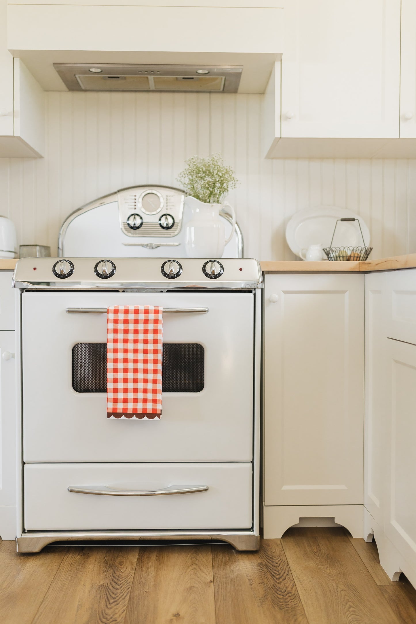 Scalloped Tea Towel | Red Gingham