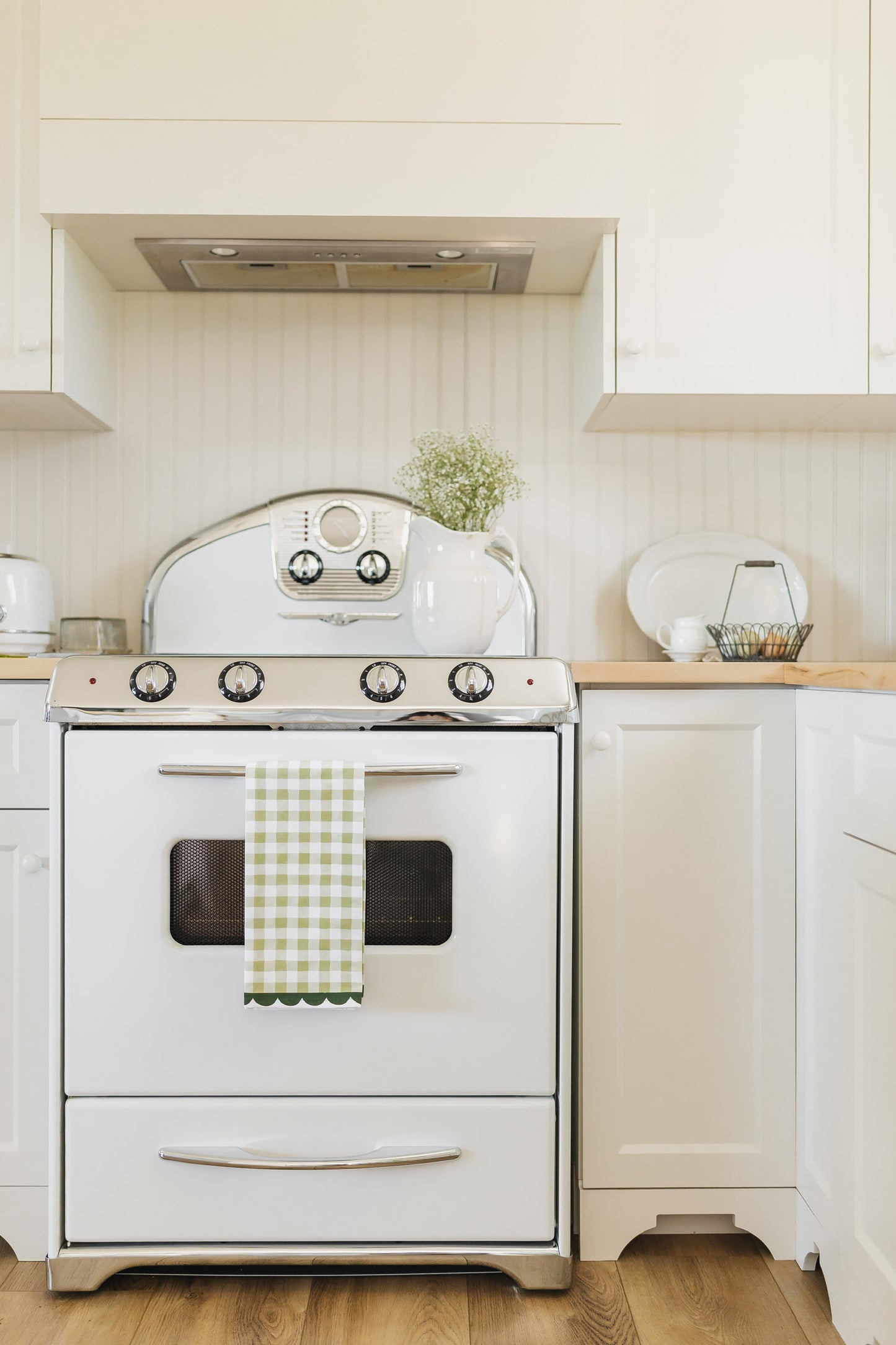 Scalloped Tea Towel | Green Gingham