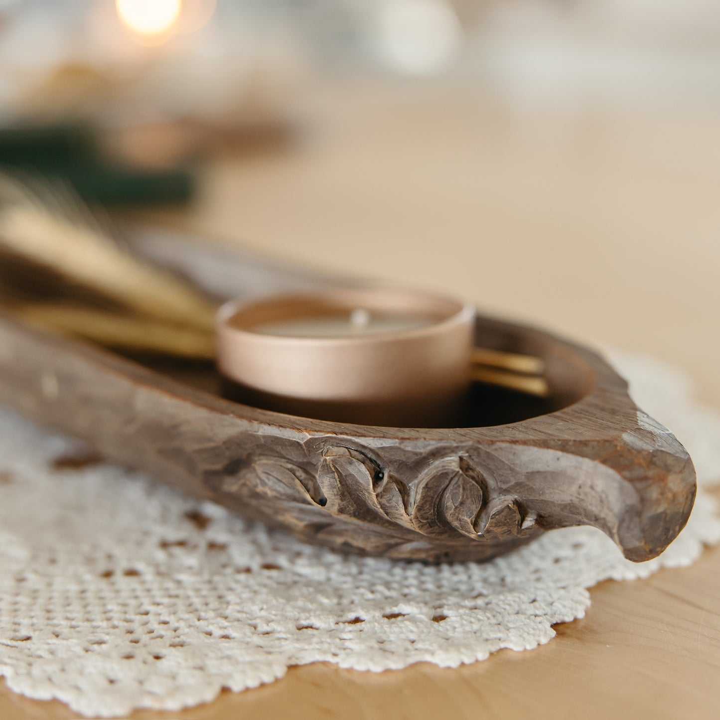 Wooden Bowl Tray with Oak Leaf