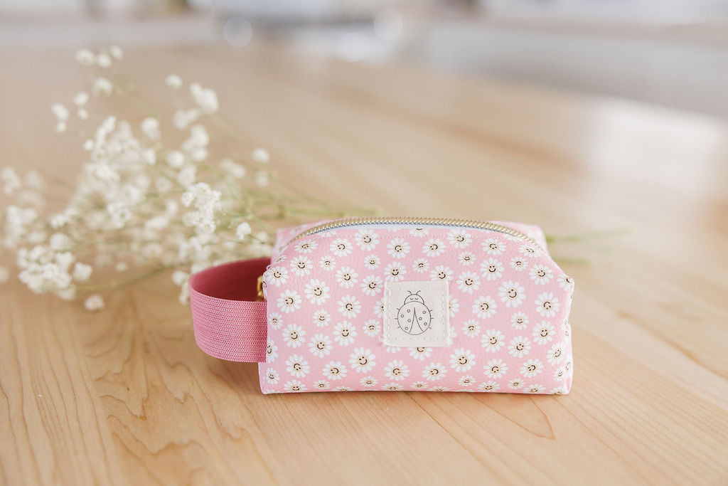 Smiling Daisies Pouches - Pink