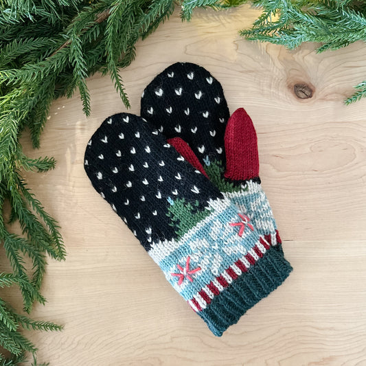 Snowflake Pattern Mittens | Black