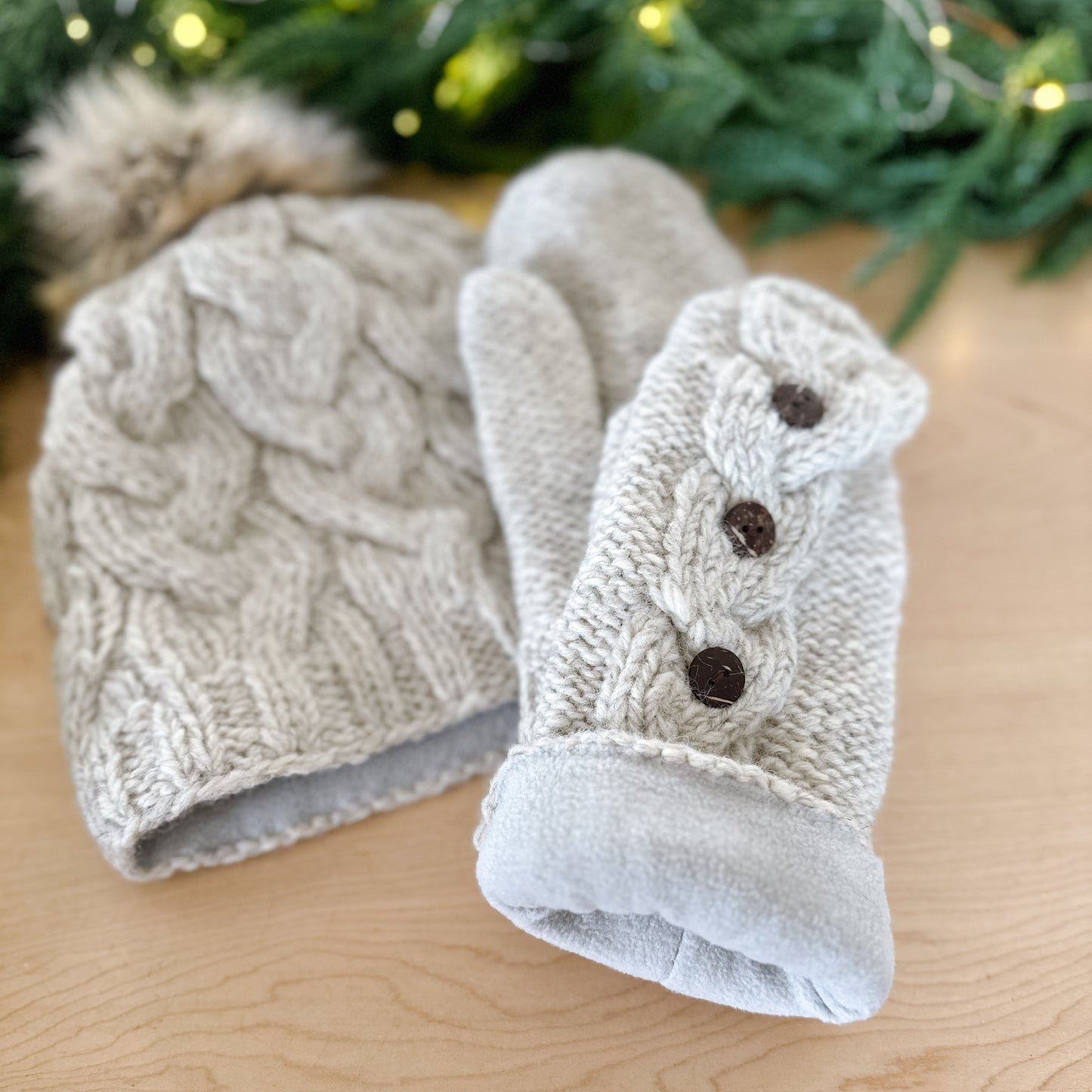 Oatmeal Cable Mittens