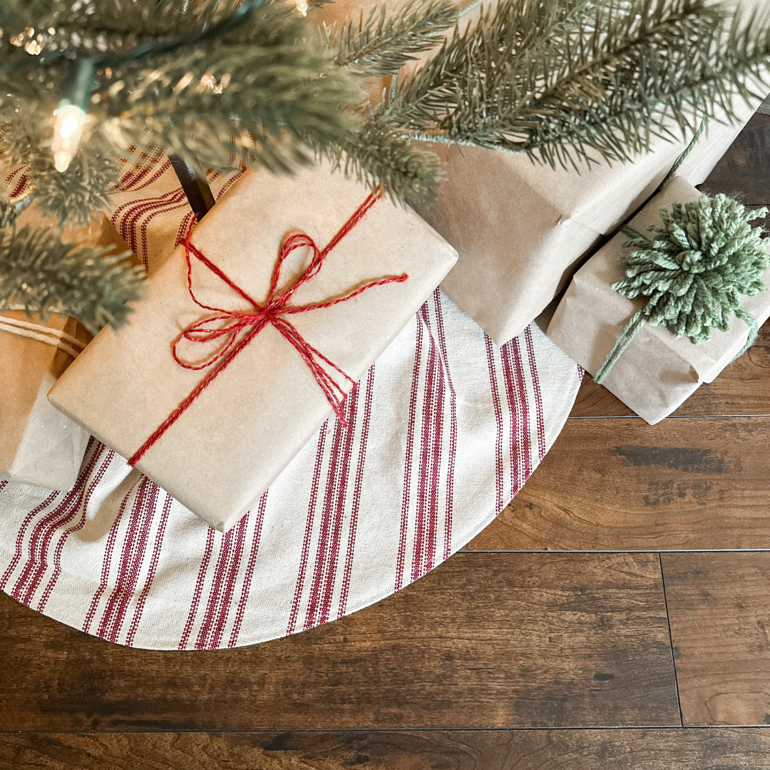 Christmas Tree Skirt (Red Stripe)