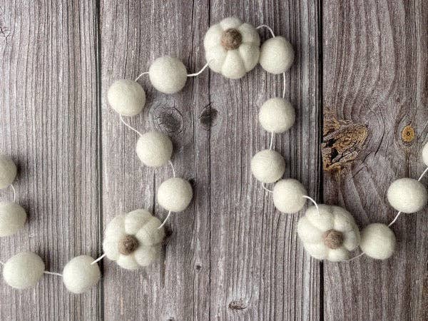 White Pumpkin Felt Garland | 2 Sizes